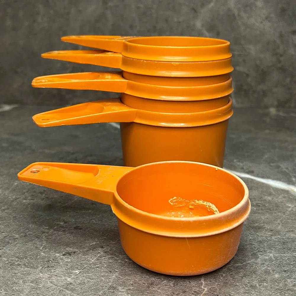 Tupperware vintage measuring